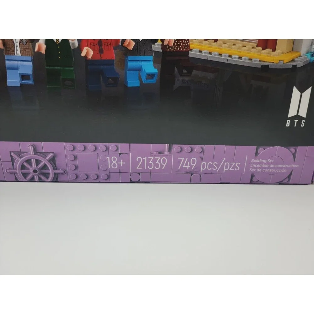 LEGO IDEAS BTS DYNAMITE (21339) Music Video Set. IN HAND